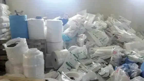 حجز حوالي 120 طنا من الأكياس البلاستيكية والمواد المستعملة في تصنيعها