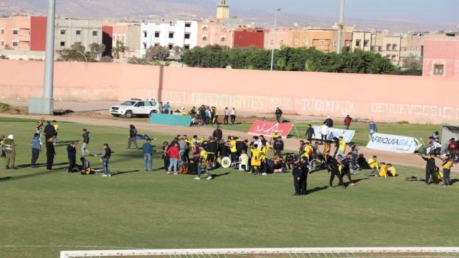 اعمال شغب توقف المباراة بين اولمبيك الدشيرة والمغرب الفاسي
