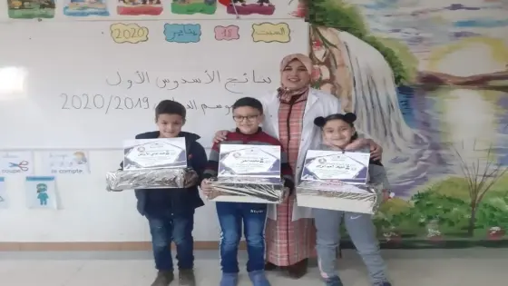 القليعة: حنان افرياض مبدعة ومجددة في الممارسة المهنية حولت قسمها إلى فضاء تربوي ذو أركان مرتبطة بالحياة المدرسية