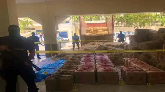 حجز طنين من المخدرات على متن شاحنة لنقل البضائع بضواحي قرية بامحمد