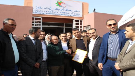 رئيس مجلس عمالة إنزكان أيت ملول يشرف على تسليم حافلتين للنقل المدرسي لجماعتي أولاددحو والتمسية