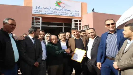 رئيس مجلس عمالة إنزكان أيت ملول يشرف على تسليم حافلتين للنقل المدرسي لجماعتي أولاددحو والتمسية