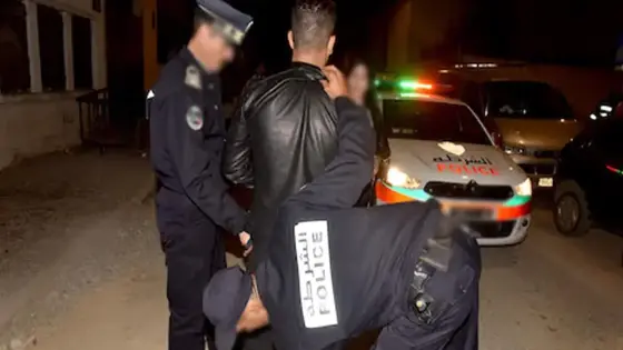 السرقة بالعنف وانتحال صفة تجران 03اشخاص للمحاكمة