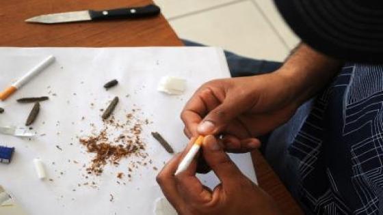 مقاهي الطريق ببنسركاو تتحول إلى بؤر لترويج وتعاطي المخدرات