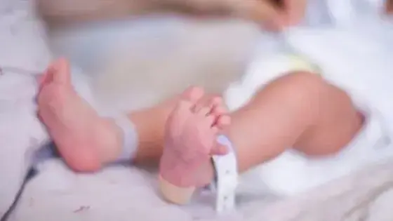 العثور على رضيع حديث الولادة في بيوكرى