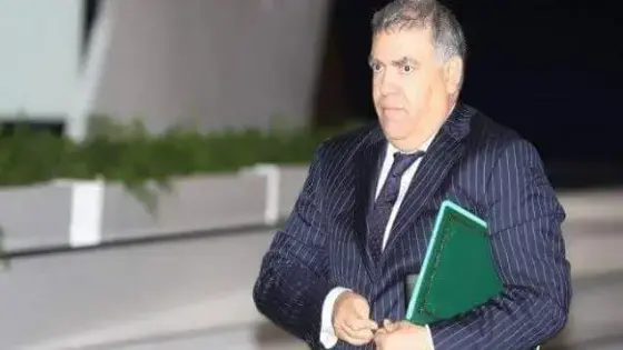توقيف عون سلطة عن العمل بعد ظهوره في شريط فيديو يوثق تسلمه مبلغا ماليا من سيدة