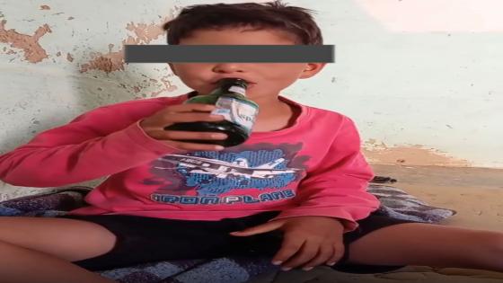 من يحمي الطفولة؟.. توقيف شخص قدّم الخمر لشقيقه الصغير ووثّق الجريمة بفيديو