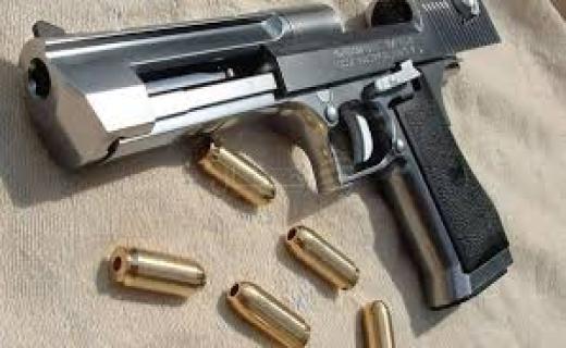 العثور على مسدسين و180 رصاصة داخل منزل أجنبي متوفى بمدينة تيزنيت