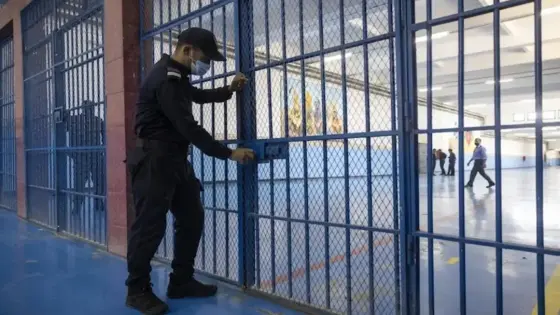 إعلان تشييد 11 مؤسسة سجنية يعيد انتقاد السياسة الجنائية إلى الواجهة