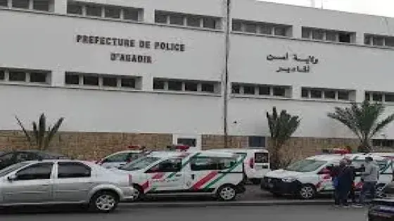 عاجل: حالة استنفار بشاطئ أكادير بعد طعن 3 سياح، والجاني يفر سباحة عبر البحر.