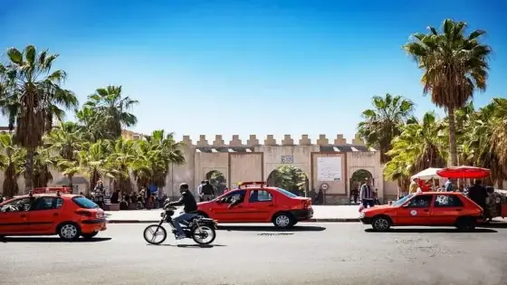 “طاكسي أكادير” يراهن على السبق في تركيب علامات “جاهزية الخدمة”