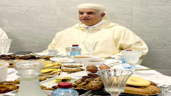 عامل عمالة إنزكان أيت ملول يشارك طلبة القرآن الكريم مأدبة إفطار رمضانية بمسجد أموكاي العتيق