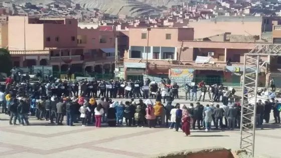 المطالبة بإلغاء التعاقد يخرج الأساتذة للإحتجاج بشيشاوة