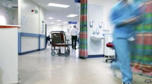 أكادير: تسمم جماعي ينقل العشرات من المهاجرين الخاضعين للحجر الصحي للمستشفى الجهوي