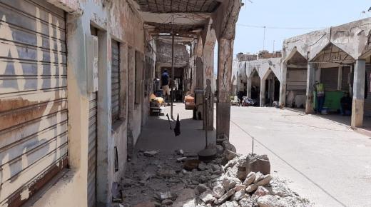 تجار وحرفيو سوق أنزا بأكادير يشتكون من انهيار محلاتهم وتأخر انطلاق أشغال إعادة البناء والجماعة توضح