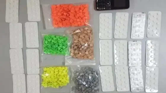 برافو البوليس .. توقيف شخص بحوزته 120 قرص مهلوس كان على متن حافلة تقل جماهير الحسنية