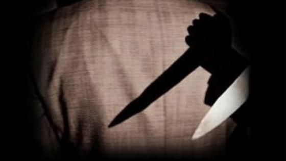شاب يطعن أمه في الظهر بآلة حادة بمدينة بيوكرى