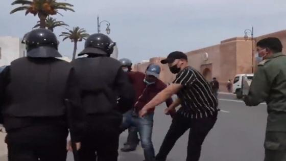 توقيف الشخص المشتبه فيه الذي ظهر في مقاطع فيديو وهو يعنف مشاركين في شكل احتجاجي بمدينة الرباط يوم الأربعاء المنصرم (بلاغ)