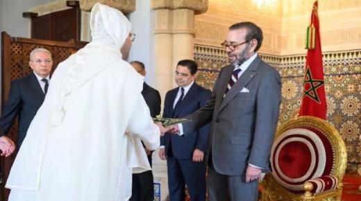 جلالة الملك يستقبل عدداً من السفراء المغاربة الجدد المعتمدين بهذه البلدان