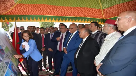 السيد وزير التعليم العالي و البحث العلمي و الإبتكار والسيد إسماعيل أبو الحقوق عامل عمالة إنزكان أيت ملول يشرفان على وضع حجر أساس لمشروع بناء المدرسة العليا للتربية و التكوين بأيت ملول.
