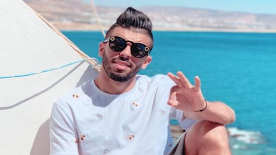 كريم البركاوي يقضي عطلته الصيفية بتغازوت بعيدا عن الانتدابات الشائعة