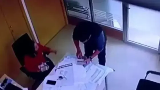 مصدر أمني.. يستعرض العقوبات المتخذة في حق العميد المعتقل في قضية الابتزاز واختلاس أموال عمومية
