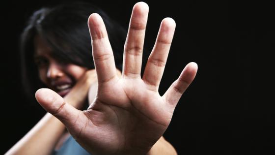 اعتقال زوجين على خلفية تعريض فتاة قاصر للضرب والجرح