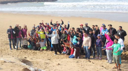 بيان صحفي: منظمة سورف رايدر المغرب تقود حملة للنظافة بشاطئ ايموران‬