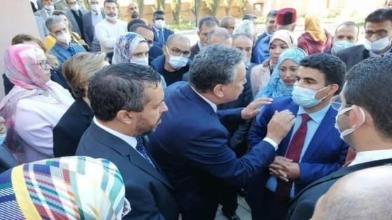 وهبي يهين مدير وزارة الثقافة ” كنعرف لون التقاشر اللي لابس”