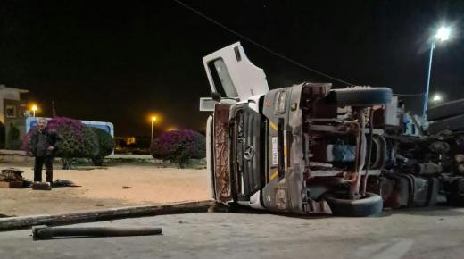 خسائر في إنقلاب شاحنة ” رموك ” بمدينة أكادير