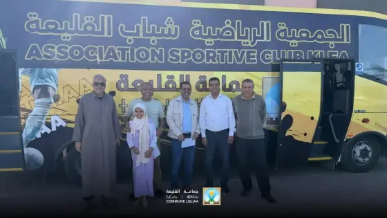 رئيس جماعة القليعة يجدد دعمه لـ “الشباب”.. حافلة جديدة ومنحة مالية لتعزيز حظوظ الصعود للهواة