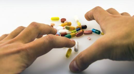توقيف شخصين في قضية تزوير وصفات طبية واستعمالها في اقتناء وترويج أقراص طبية مخدرة
