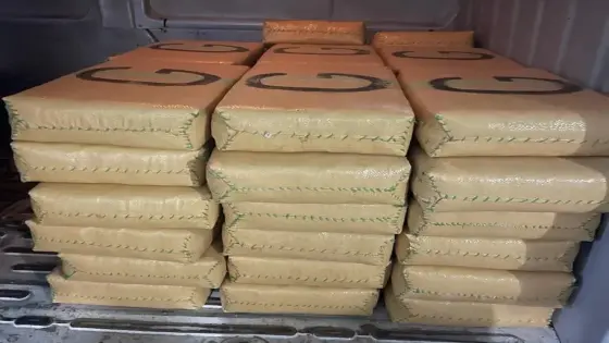 أكادير : في عملية مشتركة،الديستي ولابيجي حجزو طن من مخدر الشيرا و أسلحة بيضاء