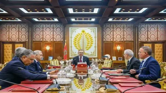 الملك يترأس جلسة عمل حول الماء ويعطي تعليماته لتسريع مشاريع مواجهة الجفاف واعتماد تواصل شفاف ومنتظم تجاه المواطنين