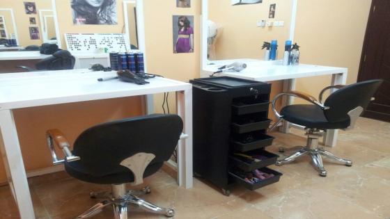 صالونات الحلاقة تتحول إلى عيادات طبية