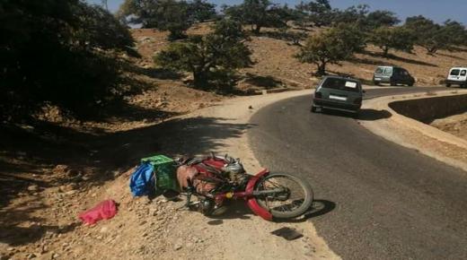 سيارة تعطب دراجا قرب إمسوان شمال أكادير