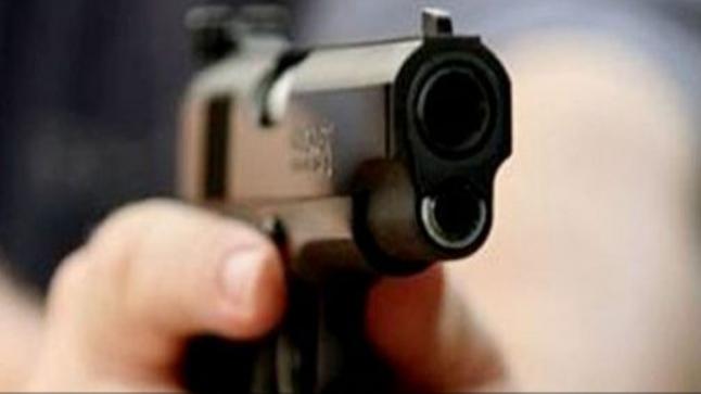 أكادير.. شرطي يشهر سلاحه لإنقاد مواطن من “الكريساج”