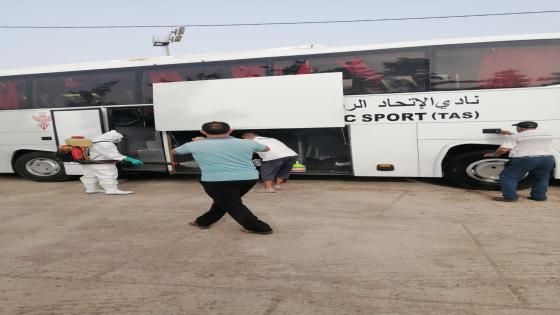 أثناء فترة التداريب بملعب أيت ملول ،فريق “الطاس” يفاجأ بإصابة أحد لاعبيه بفيروس كورونا