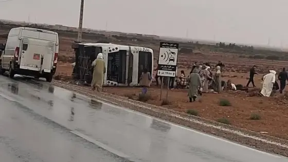 انقلاب حافلة المسافرين عند مدخل تكانت: إصابات متعددة واستنفار طبي وأمني على طريق كلميم-بويزكارن  