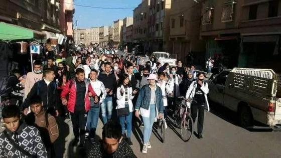 تلاميذ يحتجون ضدا على تعنيف الأساتذة بالرباط