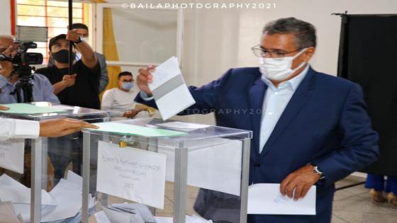 لحظة وصول عزيز أخنوش الادلاء بصوته في اقتراع 08 شتنبر