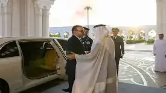وصول الملك محمد السادس إلى أبوظبي في زيارة خاصة