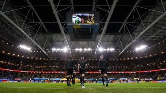 من بينهم حكم مغربي.. الفيفا تعلن عن قائمة حكام كأس العرب قطر 2021