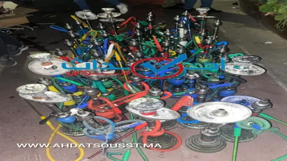 مداهمة مقاهي الشيشة بنفوذ الدائرة الأمنية الثانية بأكادير يقود إلى حجز اكثر من 200 نرجيلة