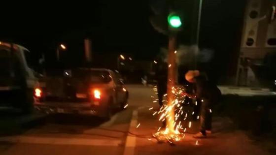السلطة تصلح عمودا كهربائيا آيلا للسقوط في آيت ملول