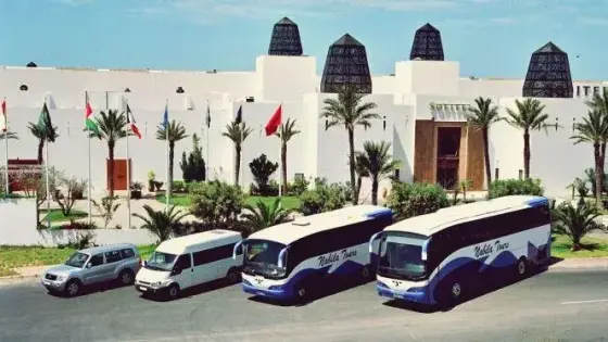 فيدرالية النقل السياحي تقترح “الإعفاء من ضريبة لافينيت” لإنعاش القطاع