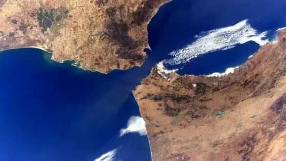 تعليق الرحلات البحرية بين طنجة وطريفة بسبب سوء الأحوال الجوية