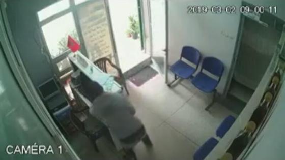 بالفيديو..كاميرا المراقبة ترصد سارق المحلات التجارية والعيادات الخاصة بأولاد تايمة