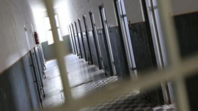 باحثون يقترحون تحويل السجناء إلى يد عاملة وإشراكهم في أوراش الأشغال والبناء لضمان عدم عودتهم للجريمة