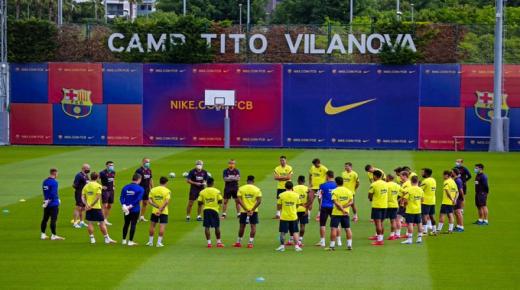 لاعبو برشلونة يتدربون معا لأول مرة منذ توقف المنافسات
